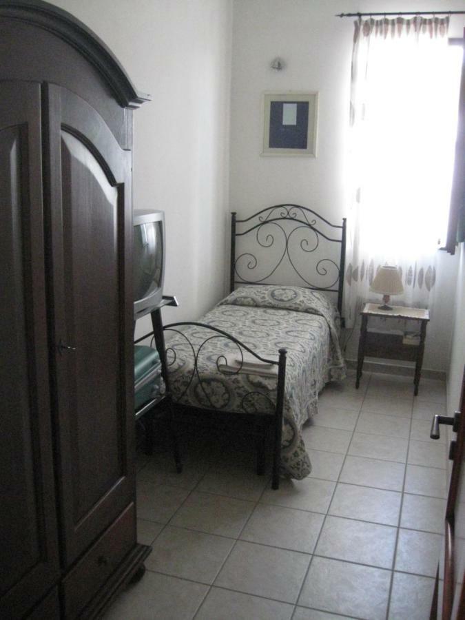 Villa Rita Bed & Breakfast Campi Salentina Exterior foto